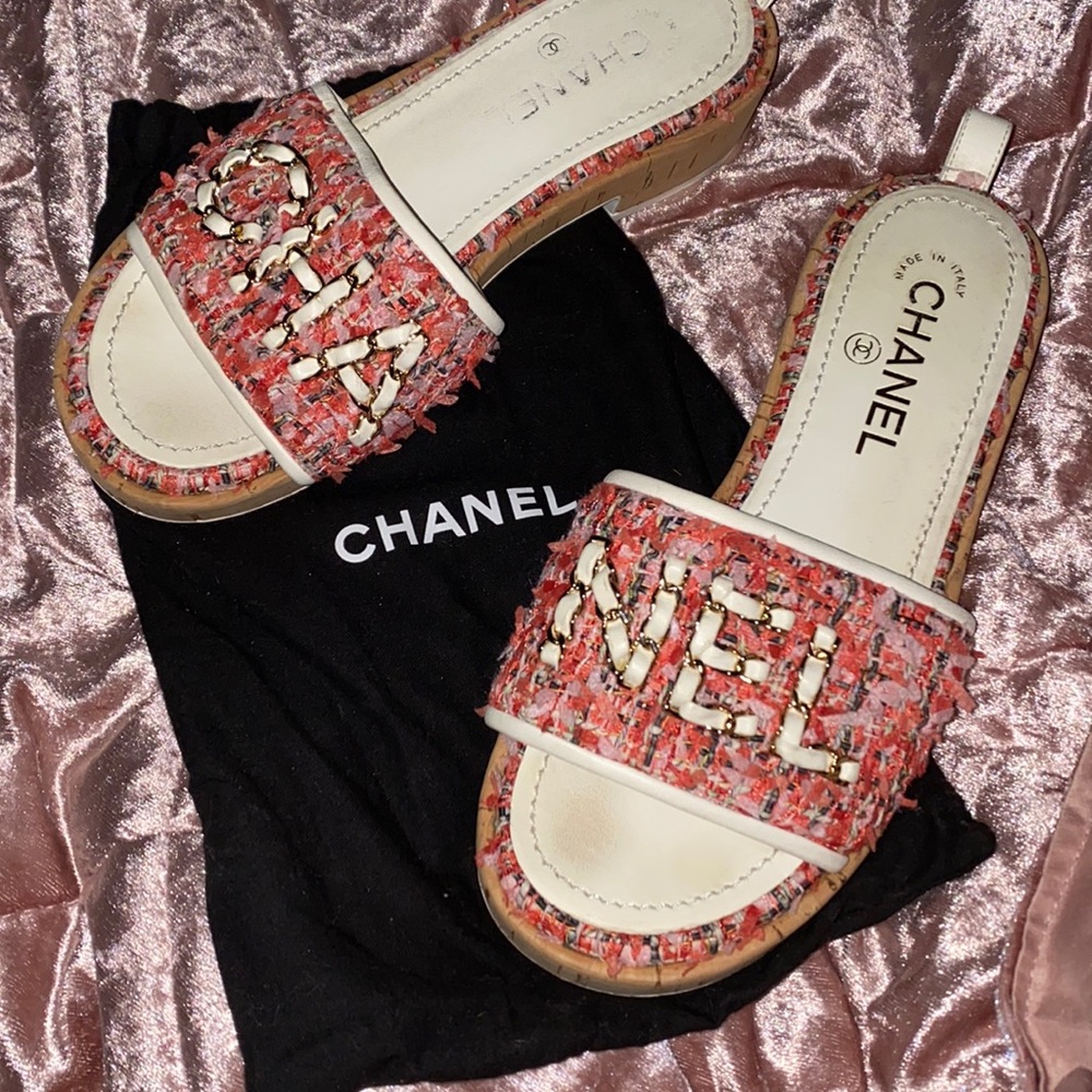Chanel slides